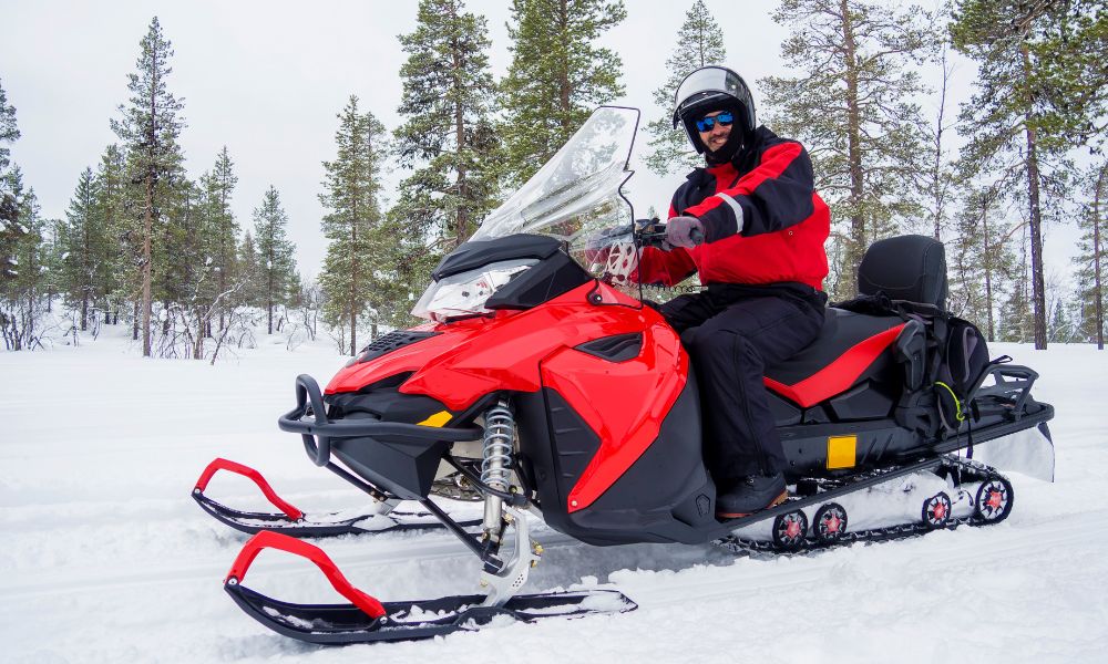 Snowmobile Riders Faces Comparing Full-Face and Open-Face Snowmobile Helmets | Peakboys