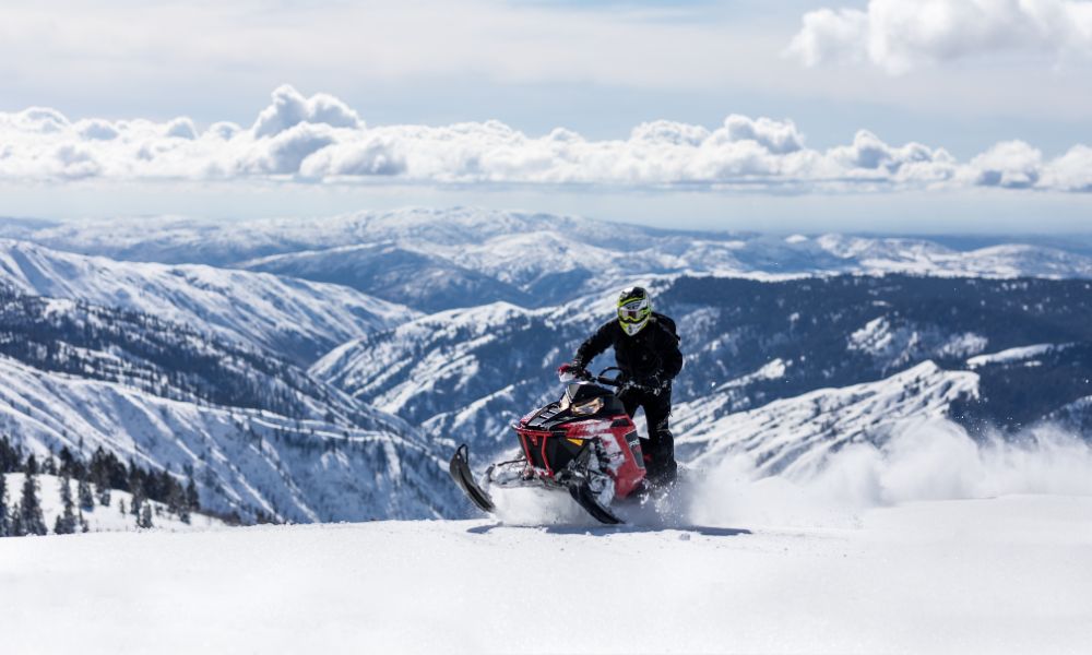 8 Ways To Prepare for a Snowmobile Ride in the Mountains | Peakboys